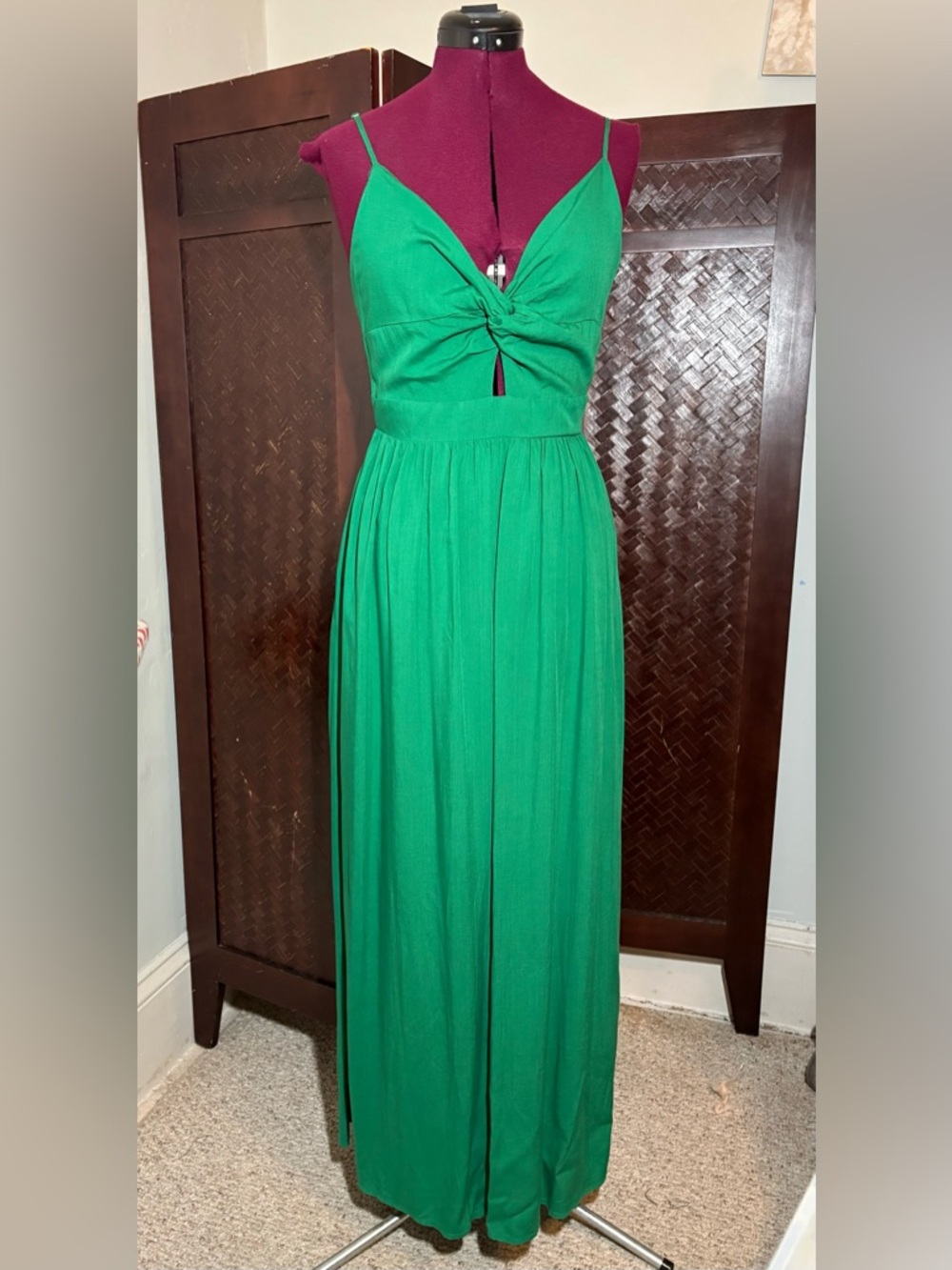 Green retro gown or maxi dress comfortable sexy rayon medium